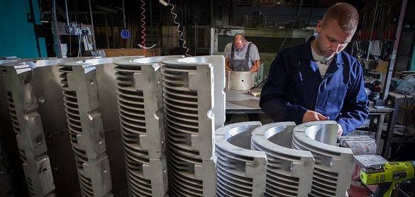  Machined Cast In Heaters Being Assembled (Extrusion/Pipe Heaters-Cast In Bronze/Brass/Aluminum and Iron)